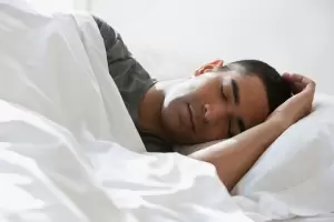 De qu lado de la cama conviene dormir para atraer buenas energas