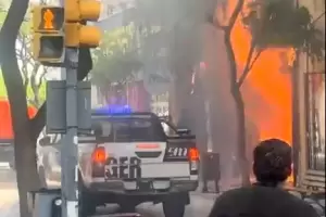 VIDEO: Feroz incendio en un local de la Peatonal Rivadavia