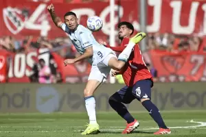 Racing e Independiente se enfrentan en Avellaneda en un duelo de realidades opuestas