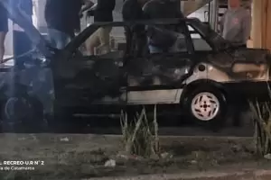 Voraz incendio destruye un automvil en Recreo