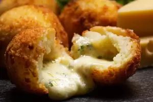 Paso a paso: Cmo hacer bombas de papa con sobras de pur?