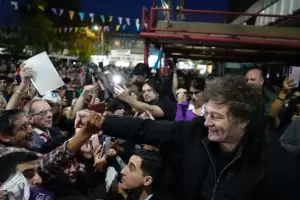 Milei arranca su gira electoral en Tierra del Fuego y ya mira a las provincias