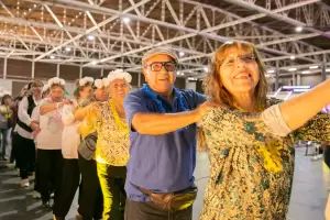 Ms de 8 mil adultos mayores celebraron a lo grande su da en el Predio Ferial