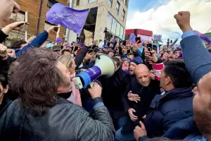 Milei contra el kirchnerismo por los incidentes en Tierra del Fuego: "Son fascistas"