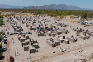 Tinogasta: entregaron 90 viviendas y 200 escrituras a familias del departamento