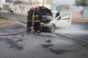 Se incendi� una camioneta en Villa Cubas