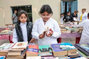 Feria del Libro en la Escuela N47 de San Martn: lectura y conectividad