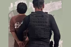 Aprehenden a un joven y demoran a un adolescente tras una persecucin