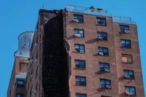 Se derrumb� parte de un edificio en Nueva York tras una explosi�n de gas