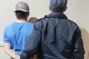 Lo sorprendieron intentando ingresar a una casa y lo detuvieron