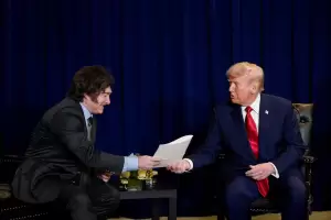 Milei felicit a Trump por el acuerdo por Gaza y pidi que lo nominen al Nobel de la Paz