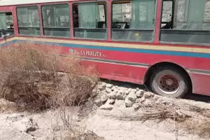 Bomberos de Catamarca asistieron a un colectivo turstico atrapado