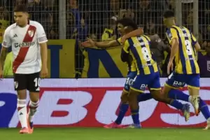 River perdi 2-1 ante Rosario Central y no pudo acercarse a la cima de la Zona B