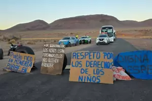 Padres mantienen corte de ruta en Antofagasta de la Sierra por falta de profesores