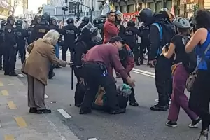 Marcha al Congreso: la Polica aplica el protocolo antipiquetes