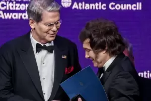 Bessent sobre Milei: "Tiene el compromiso de sacar a China de la Argentina"