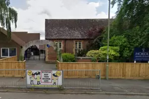 Una escuela quiso alertar sobre los peligros de Internet pero un enlace con contenido para adultos