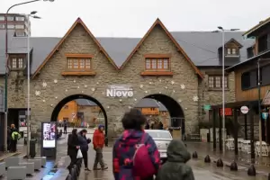 Indignacin por un alumno que se disfraz de "mujer abusada" durante un viaje de egresados