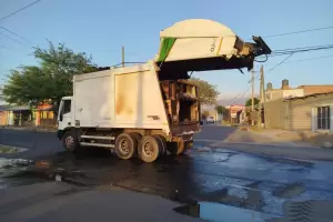 Catamarca: arrojaron cenizas a un contenedor y provocaron el incendio de un camin de basura