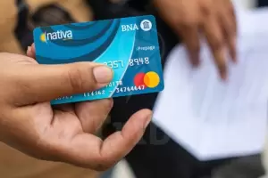 Entregan tarjetas de crdito del Banco Nacin a beneficiarios de las Becas Catamarca Incluye