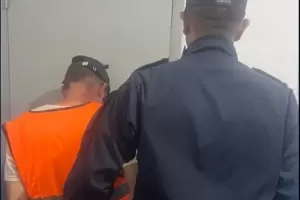 Detenido por un robo intent agredir a los agentes con un arma blanca