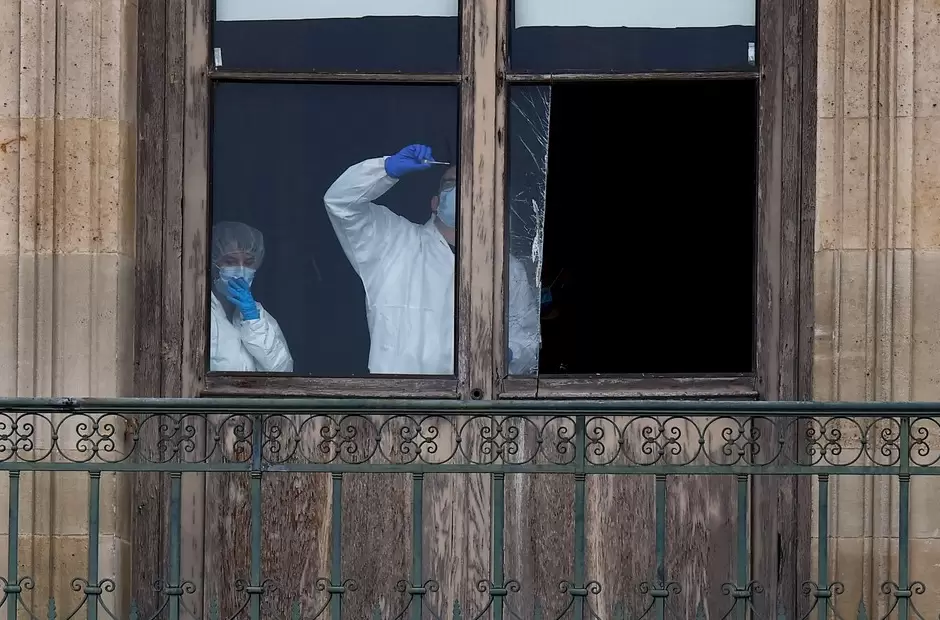 Pericias en el Museo Louvre