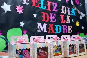 Catamarca: Policas homenajearon a las madres en su da con regalos