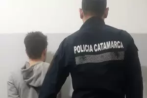 Entr a un comercio de Catamarca, amenaz y acos a una empleada