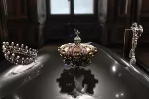 �Qu� har�n los ladrones con las joyas del Louvre?: las hip�tesis crecen mientras buscan a los culpables