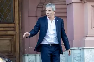 Dlar en alza: Caputo ratifica bandas cambiarias y descarta devaluacin