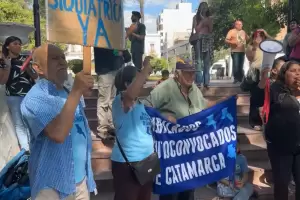 Jubilados Autoconvocados cumplieron su marcha nmero 50 en el centro de Catamarca