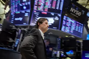 Previa electoral: acciones argentinas suben en Wall Street y los bonos ganan hasta 2%