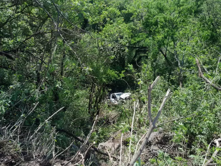 vuelco camioneta ec sapem