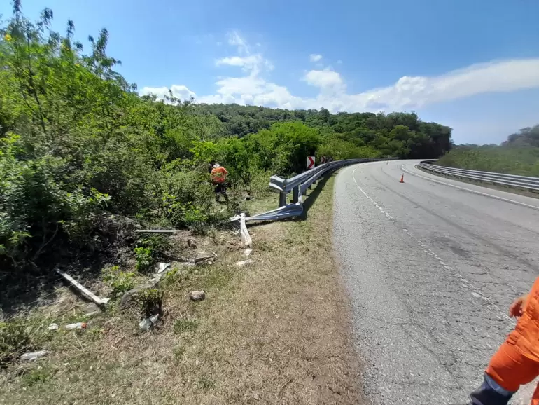 vuelco camioneta ec sapem