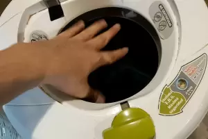 Horror: nena de 2 aos perdi un brazo tras meterlo en un secarropas