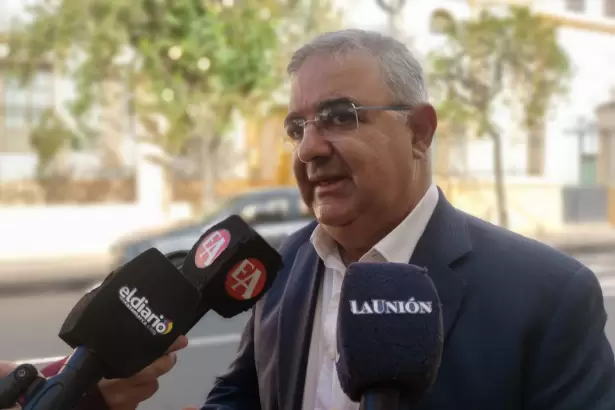 Jalil se trasladaba en el m�vil oficial, vio un robo y su custodia atrap� a un delincuente