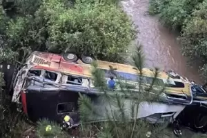 Al menos nueve muertos y 29 heridos tras la cada de un micro en Misiones