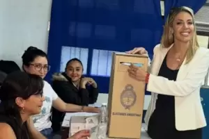 Crticas a Virginia Gallardo por una foto usada en campaa: "Fue un uso de imagen"