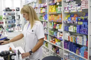 El Gobierno elimina un control clave para importar medicamentos y genera debate