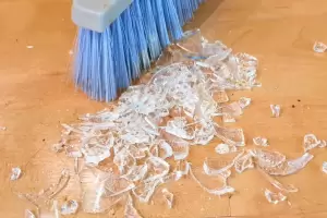 Truco casero para recoger vidrios rotos sin cortarte: soluciones simples y seguras para el hogar catamarqueo