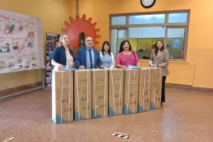 Catamarca: padres entregaron dispensers de agua a la Escuela ENET N1