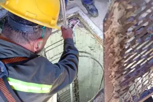 Policas realizaron tareas de buceo y reparacin de vlvula en el Dique de Sumampa