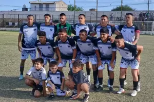 Independiente gole a Policial y se subi a la cima