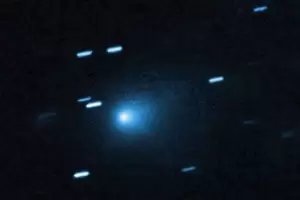 El cometa 3I/ATLAS reaparece y desconcierta a la ciencia con su misteriosa luz azul