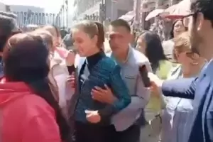 Un hombre manose a la presidenta de Mxico en plena calle mientras saludaba a ciudadanos