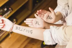 Proponen sancionar a los padres que no acten ante casos de bullying en Catamarca