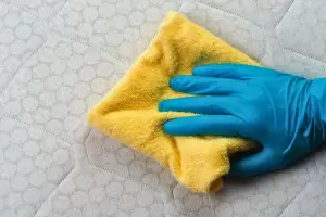 Truco casero para limpiar el colchn con una plancha: un mtodo prctico que tambin aplican en hogares de Catamarca