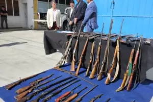 Entregaron 158 armas secuestradas a la Escuela de Polica para uso educativo