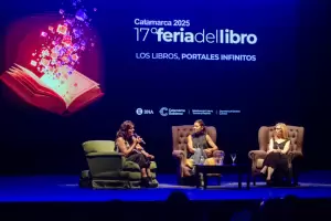 Carbajal y Beck presentaron Antimanual para Encendidas en la Feria del Libro de Catamarca