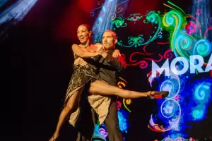 Mora Godoy y La Mquina Tanguera brillaron en la Feria del Libro